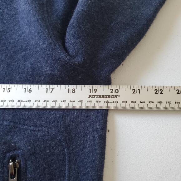 Men's Classic Zip-Up Sweater in Deep Blue - Picture 6 of 7